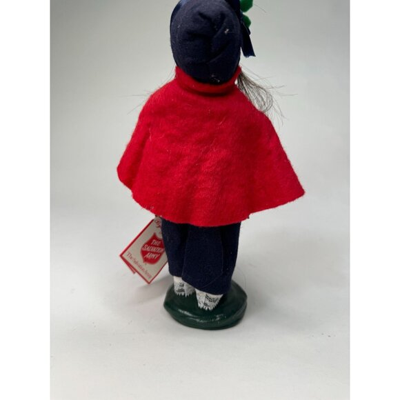 Byers' Choice 1995 Salvation Army Caroler Girl with War Cries Newspapers Bright - Picture 15 of 16